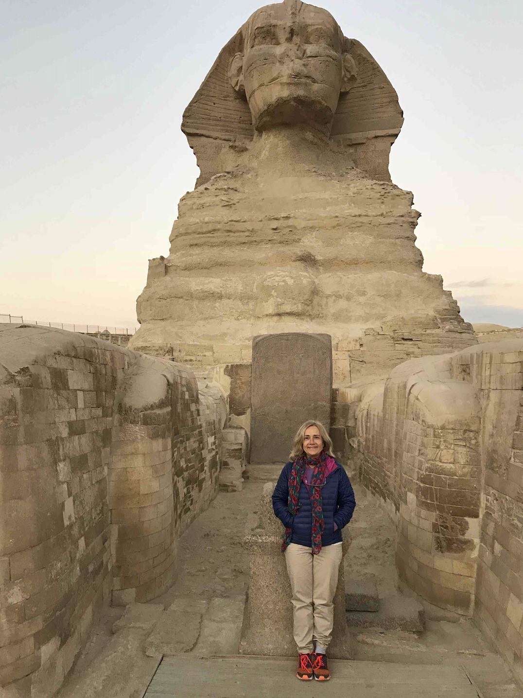 Gina Bakssa at the feet of the Sphinx
