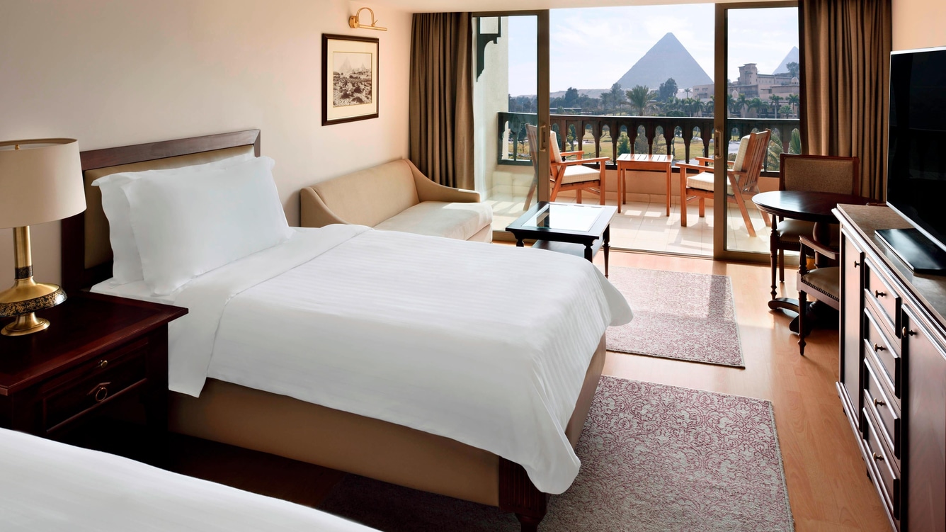 caimn-guestroom-luxury hotels in Cairo Marriott Mena House